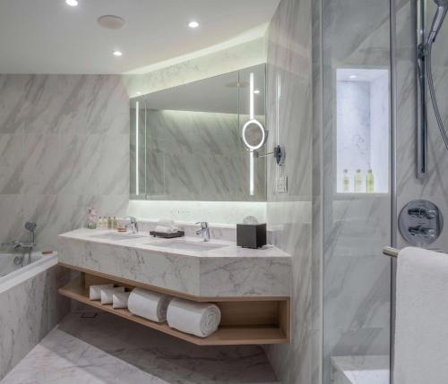 room detail thumbnail 2