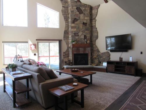 Meadow View Haven in Big Bear Lake, USA