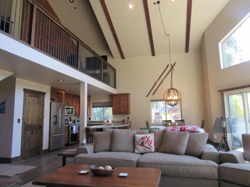 Meadow View Haven in Big Bear Lake, USA