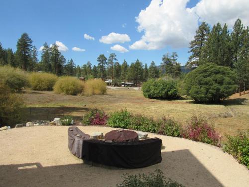 Meadow View Haven in Big Bear Lake, USA