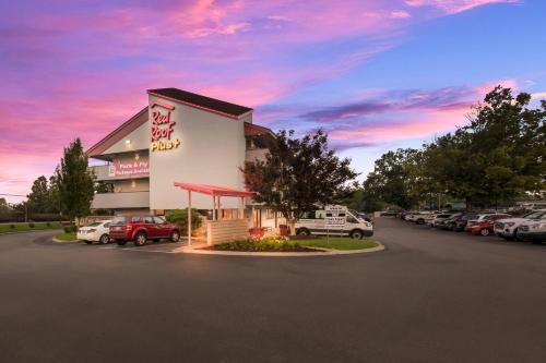 Photo - Red Roof Inn PLUS+ Nashville Airport