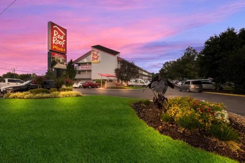 Photo - Red Roof Inn PLUS+ Nashville Airport