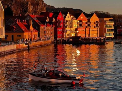 Central Seafront Apartments with Parking and Self Check-In!, Bergen