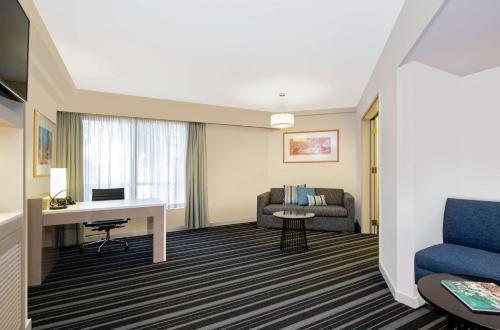 DoubleTree by Hilton Darwin Esplanade Room Type - KING ONE BEDROOM SUITE