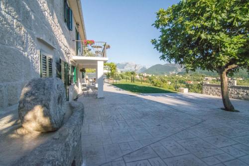 Stone house with pool Ljubica