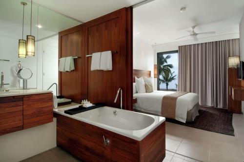 Hilton Fiji Beach Resort and Spa