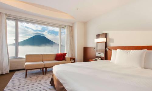 Deluxe King Room with Mount Yotei View