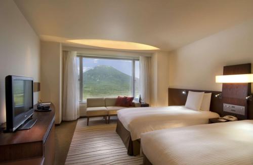 Deluxe Twin Room with Mount Yotei View
