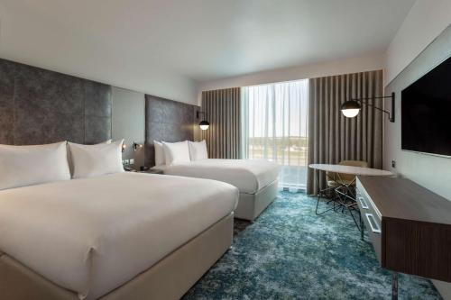 Hilton Aberdeen TECA Room Type - 2 Queen Beds With Shower Over Bath