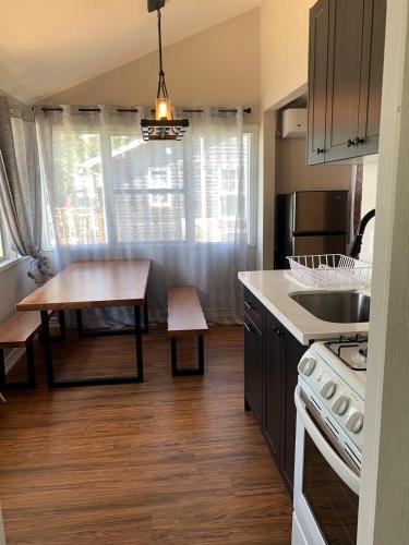Konyha, Myriad Fins Cottage and Marina in Kawartha Lakes