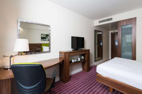 Hampton by Hilton Birmingham Jewellery Quarter Room Type - Queen Room