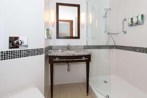 Twin Room image 4