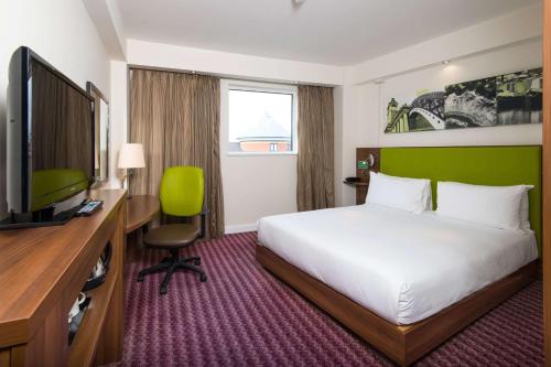 Queen Room - Mobility Access image 2
