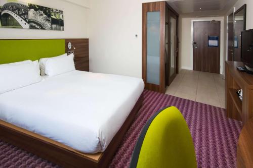 Queen Room - Mobility Access image 3