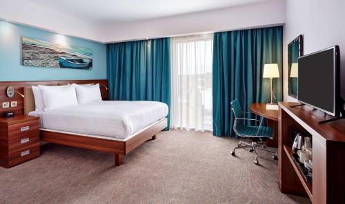 Hampton by Hilton Bournemouth - image 4