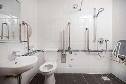 DoubleTree by Hilton Coventry - image 6