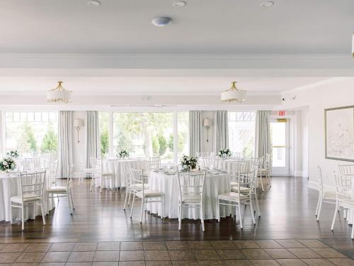 The Oaks Waterfront Hotel