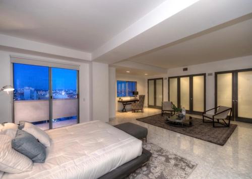 LA City View Huge Hollywood Penthouse in Los Angeles, USA