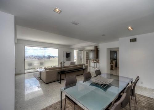 LA City View Huge Hollywood Penthouse in Los Angeles, USA
