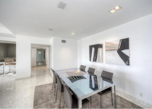 LA City View Huge Hollywood Penthouse in Los Angeles, USA