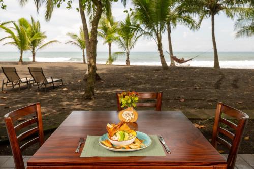 ชายหาด, Fuego del Sol Beachfront Hotel in จาโค่