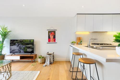 Urban Retreat in Surry Hills l 2 Bedroom Property with Parking