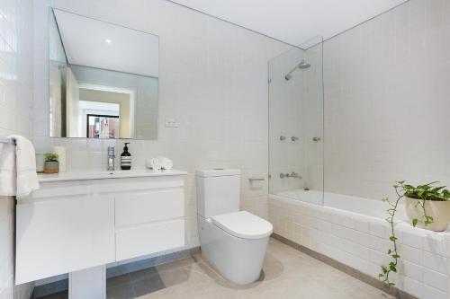 Urban Retreat in Surry Hills l 2 Bedroom Property with Parking - image 4