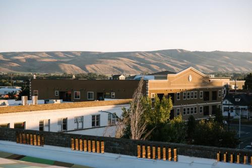 483847819 Hotel Windrow Downtown Ellensburg