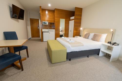Sovereign Park Motor Inn Room Type - Family Room - Disability Access