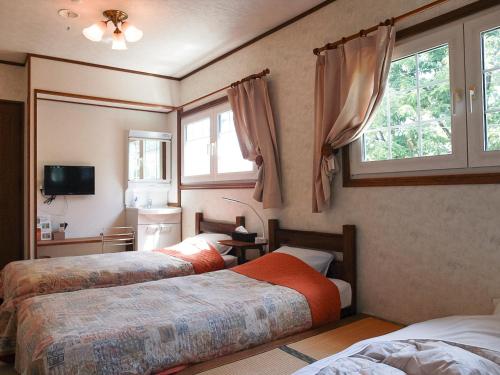 Triple Room with Shared Bathroom image 10