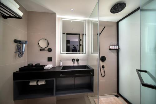 CYBO Station SSAW Shangpin Hotel Luohu Shenzhen