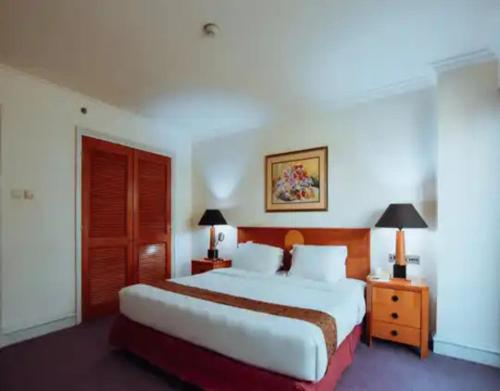 Surabaya Suites Hotel Powered by Archipelago near Gubeng Railway Station