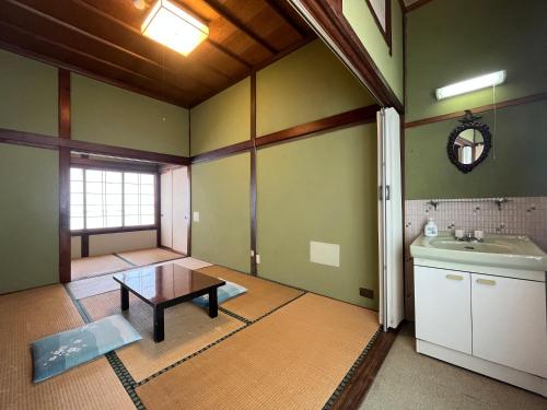 Japanese-Style Room