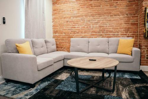 Sleek and Cozy Micro Fells Point Residence! in Baltimore, USA