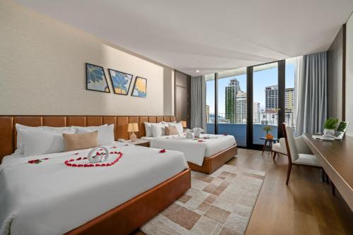483877189 Golden Lotus Grand Da Nang - Panoramic Rooftop Bar & Daily Afternoon Tea