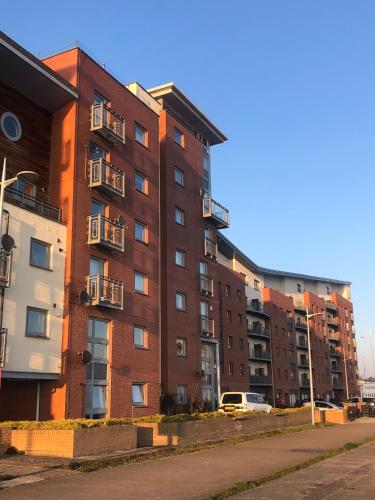Dundee City Waterfront, 2 Bedroom 2 Bathroom Apartment - short walk to V and A, Bus & Train Stations