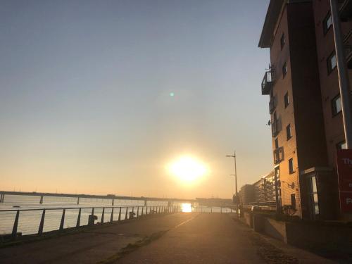 Dundee City Waterfront, 2 Bedroom 2 Bathroom Apartment - short walk to V and A, Bus & Train Stations