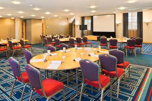 Crowne Plaza Liverpool - John Lennon Airport an IHG Hotel - image 11