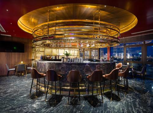 483883860 Golden Lotus Grand Da Nang - Panoramic Rooftop Bar & Daily Afternoon Tea