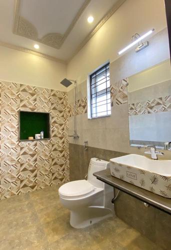 Fully Furnished Options Near DHA Phase 5 & 6 photo