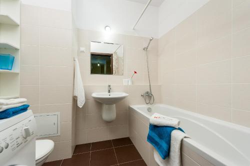 P&O Apartments Airport - image 10