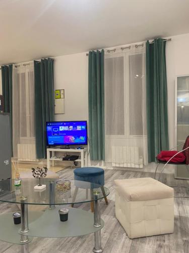 jaettu olohuone/TV alue, Paris Sud-porte de Gentilly mignon T2 250 m de Paris in Gentilly