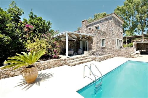 Miss Valentina-Modern Stone Villa in Aegina