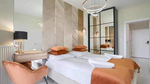 One-Bedroom Apartment image 3