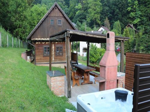Balkons/terase, Tradicionalna zagorska drvena kuća Stara murva (Tradicionalna zagorska drvena kuca Stara murva) in Tuheļske Topļice