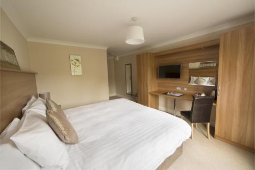 Riverside Hotel - image 8