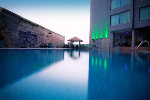 수영장, Ocean Paradise Hotel & Resort in 콕스 바자르