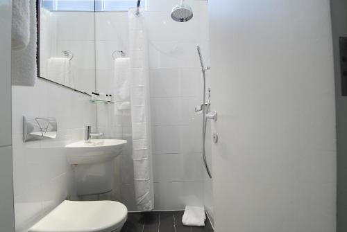 Inhabit Queen's Gardens, a Member of Design Hotels, Лондон (фото 3)