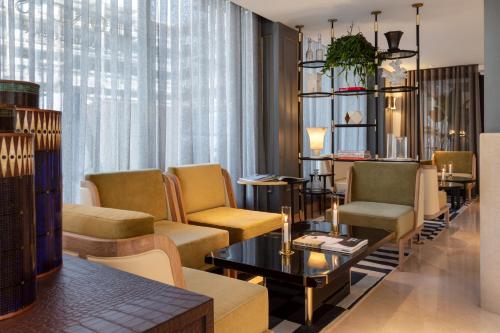 Bar/lounge, Radisson Blu Hotel, London Bond Street in Marylebone