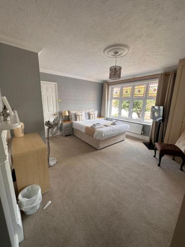 The Six Bells - image 7